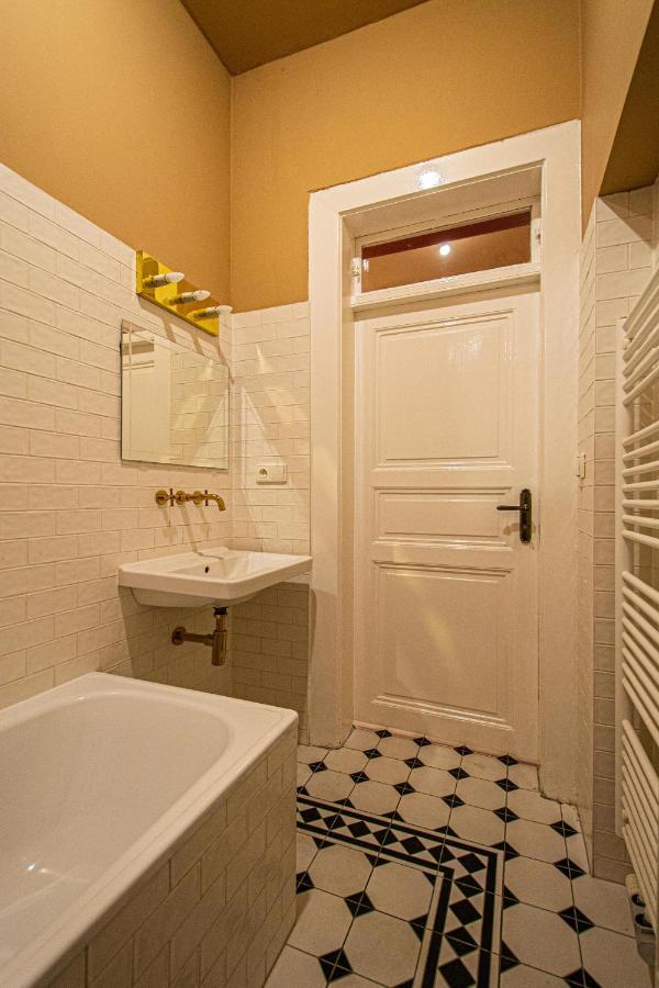 4 Bedrooms 130M2 Apartment At The Main City Square プラハ エクステリア 写真