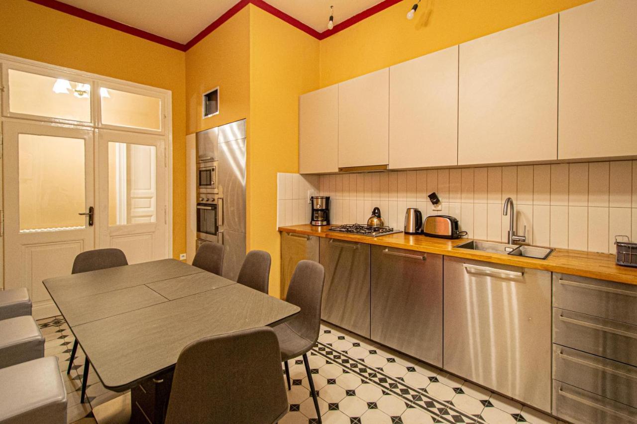 4 Bedrooms 130M2 Apartment At The Main City Square プラハ エクステリア 写真