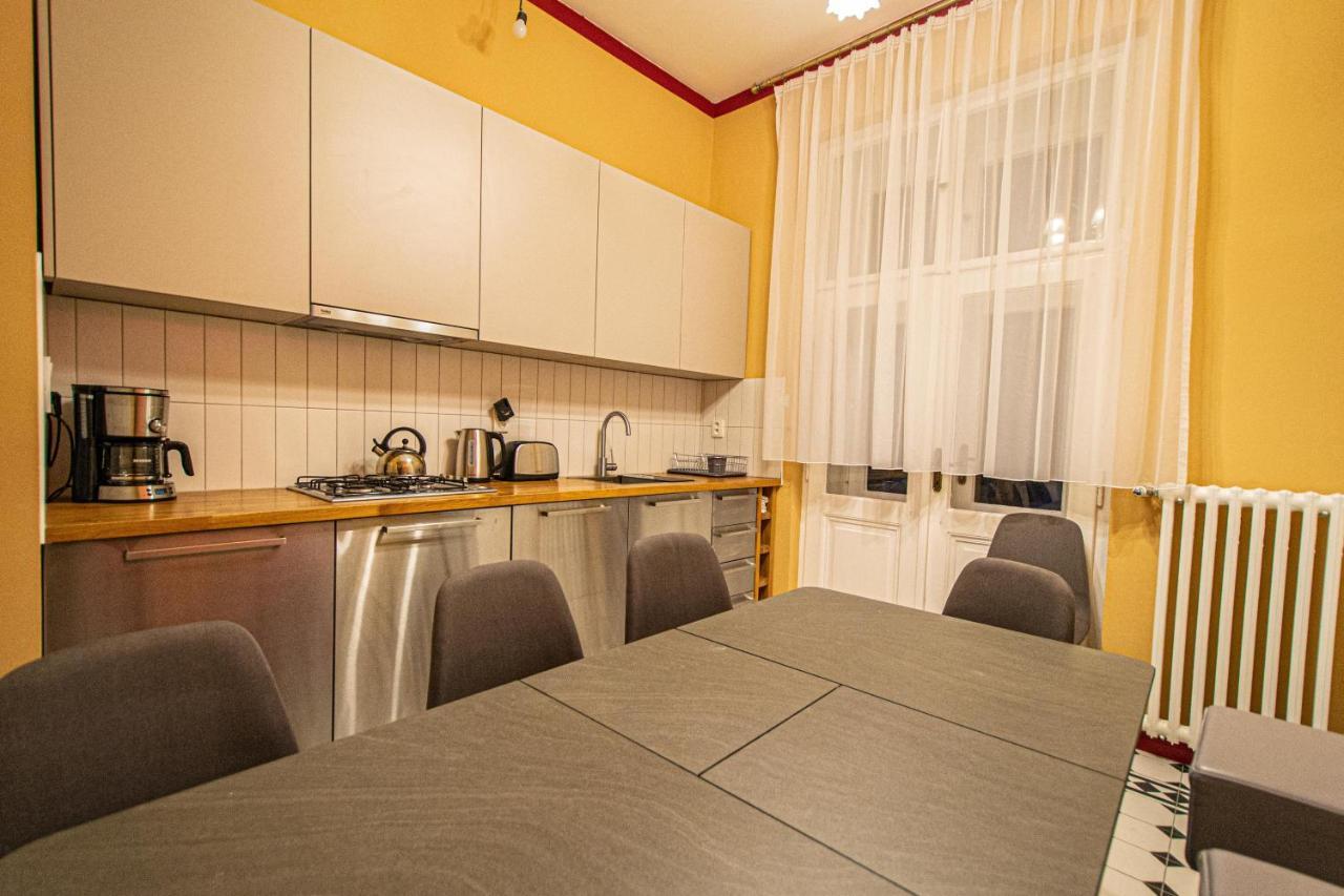 4 Bedrooms 130M2 Apartment At The Main City Square プラハ エクステリア 写真
