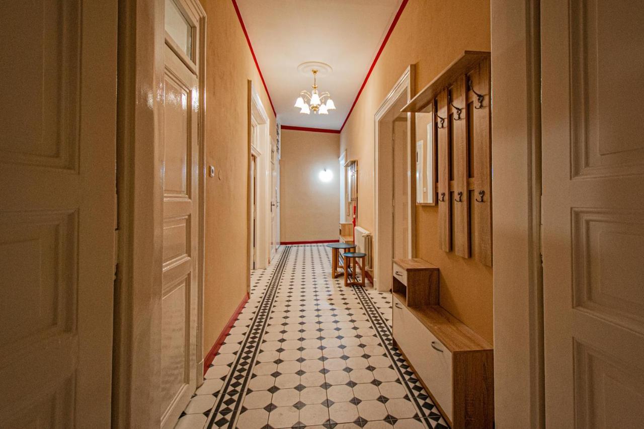 4 Bedrooms 130M2 Apartment At The Main City Square プラハ エクステリア 写真