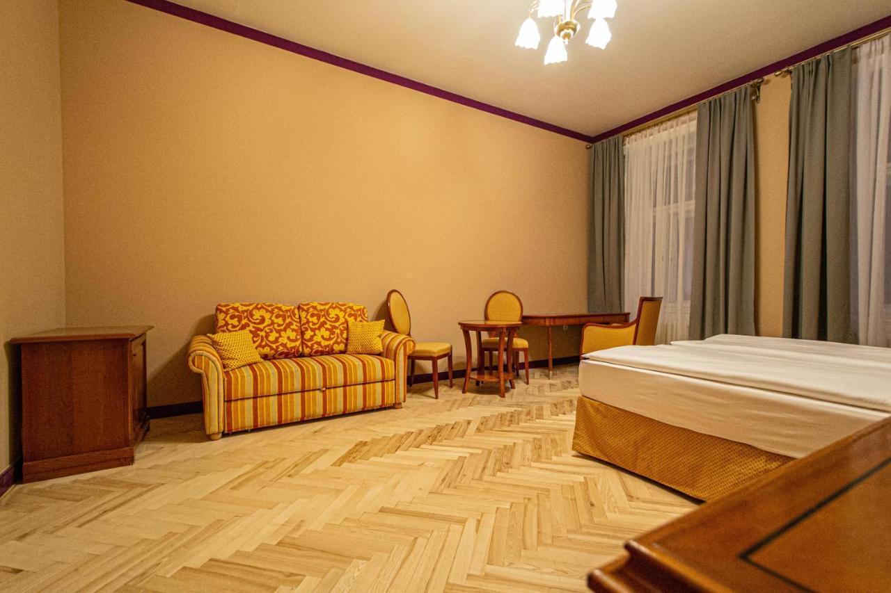 4 Bedrooms 130M2 Apartment At The Main City Square プラハ エクステリア 写真